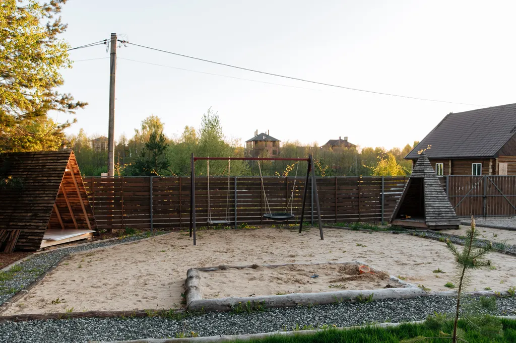 Уютный новый дом у хвойного леса в черте города