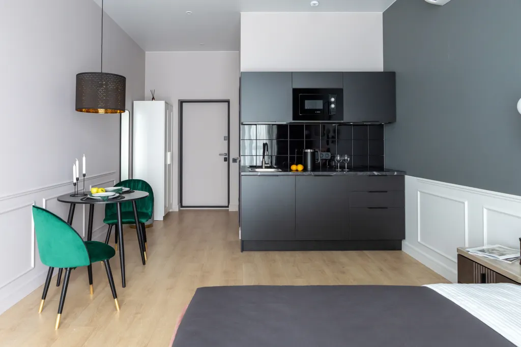 Современная студия с балконом и панорамными окнами у острова Канта