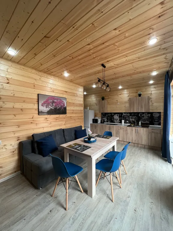 Барн хаус с видом на речку и бассейном