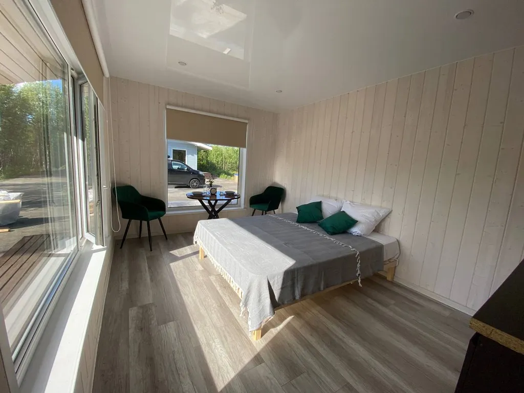 Таунхаус в сосновом лесу на берегу озера