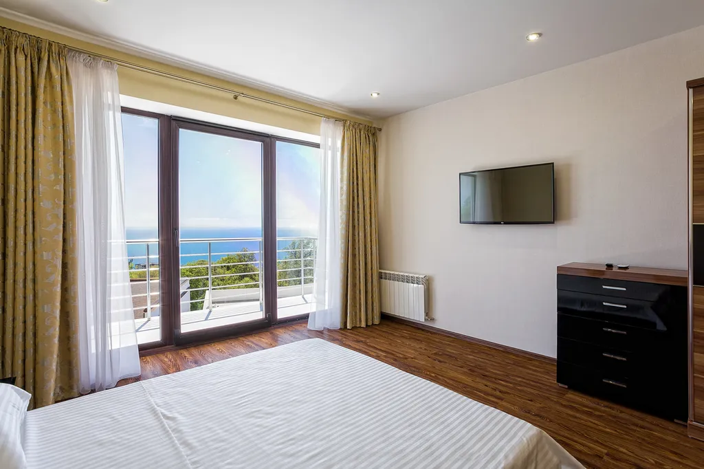 Коттедж Шикарная вилла в Массандровском парке — Ялта