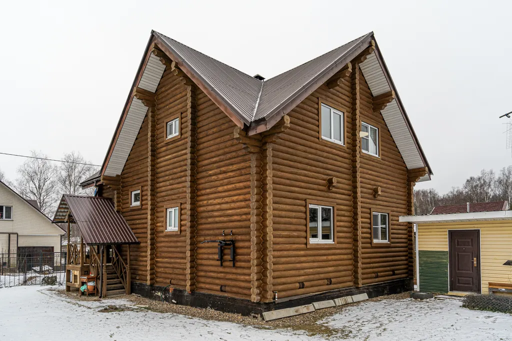 Уютный бревенчатый дом