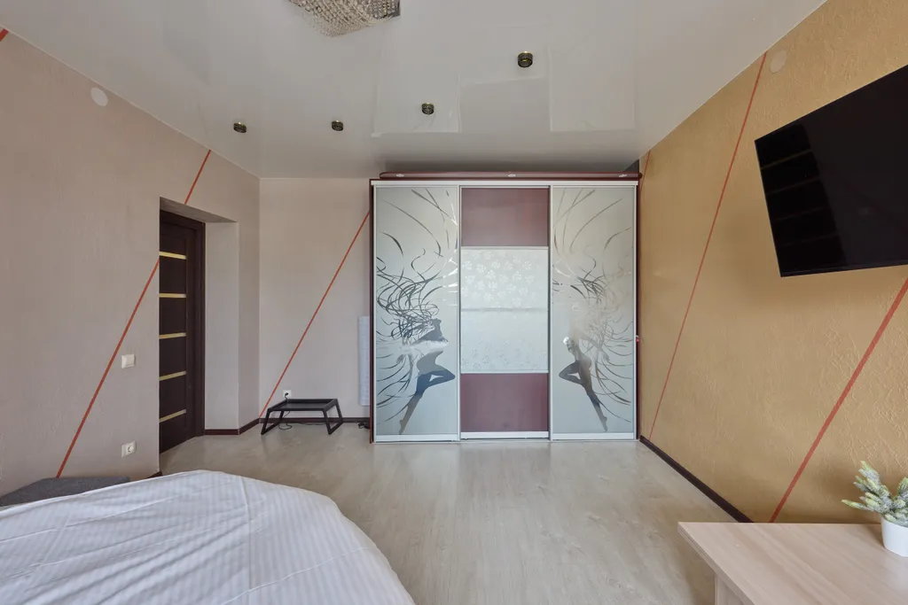 7-местные апартаменты с паркингом, напротив ТЦ