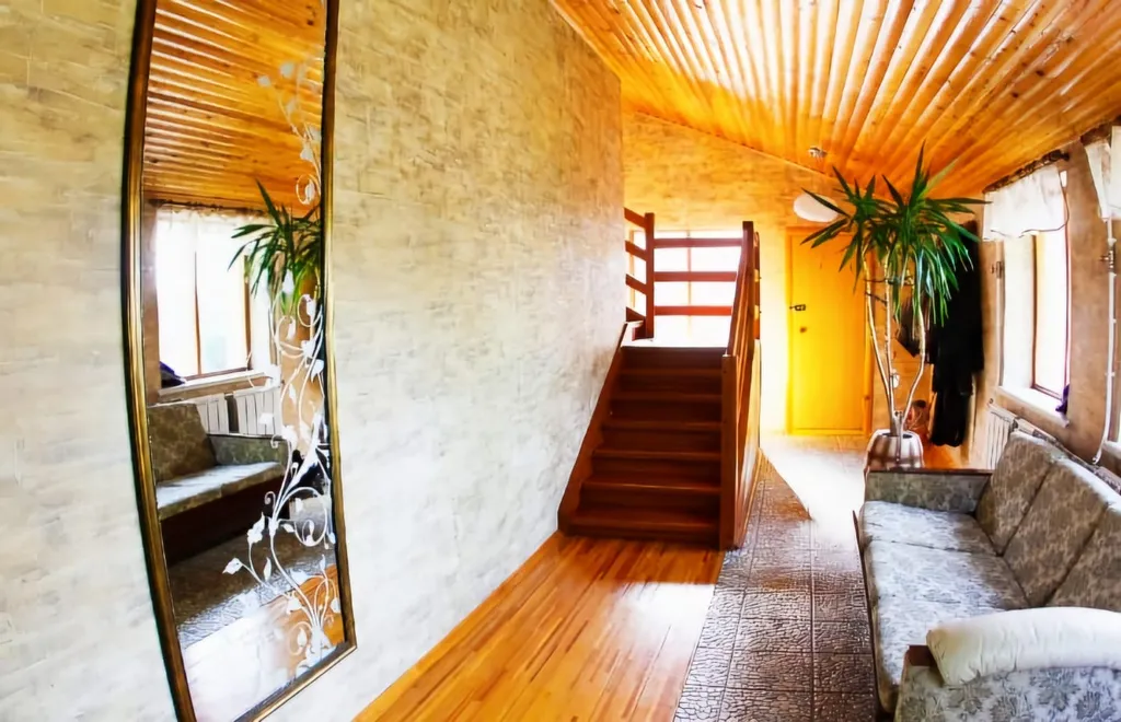 Дом в деревне с баней и камином