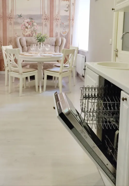 Просторная квартира рядом с Невским проспектом с парковкой