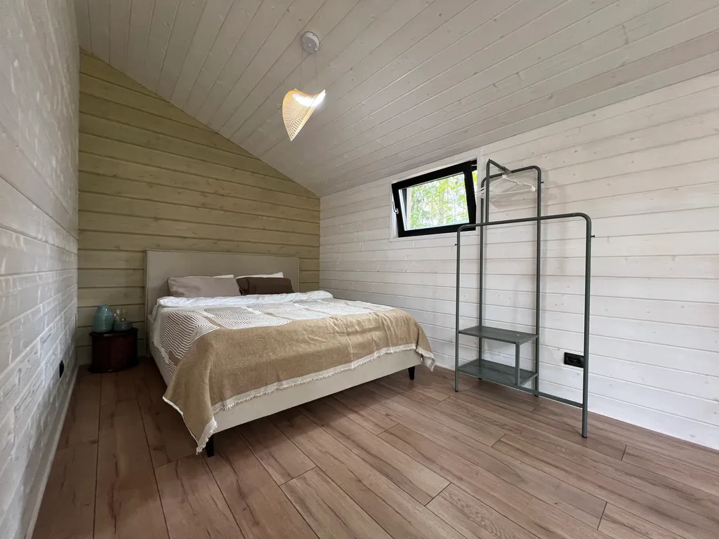 Уютный дом в сосновом лесу