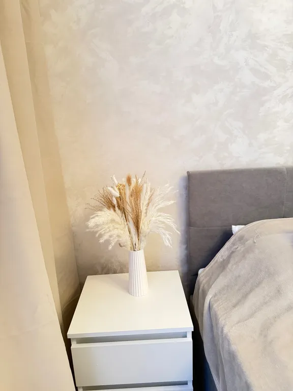 Светлая и чистая квартира с современным ремонтом.