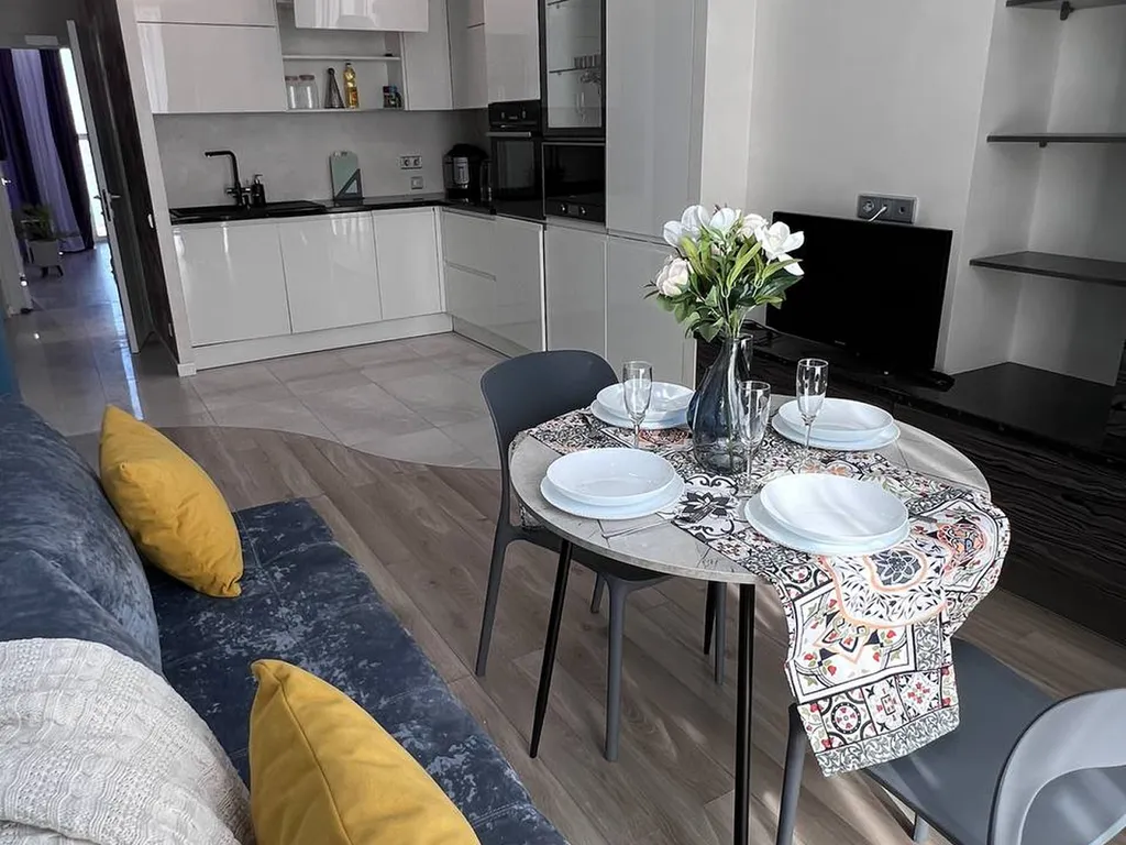 Современная квартира с панорамным видом на Волгу (Уютный Дом)