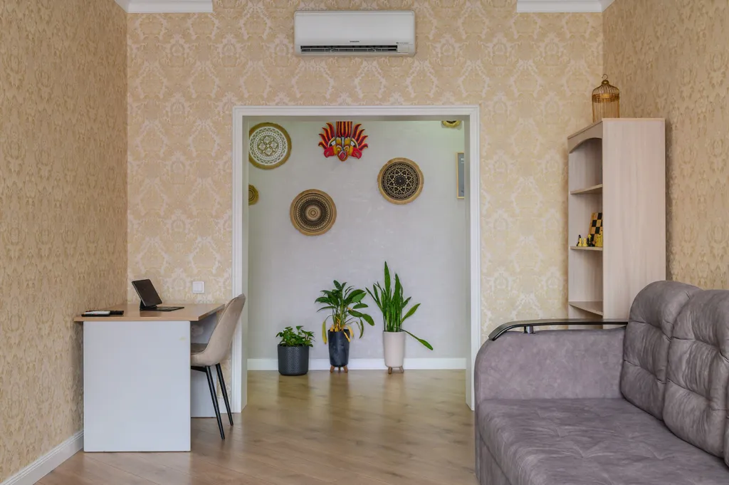 Трехкомнатная квартира с видом на горы в центре города