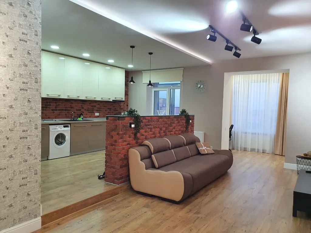 Квартира студия с оригинальным дизайнерским ремонтом