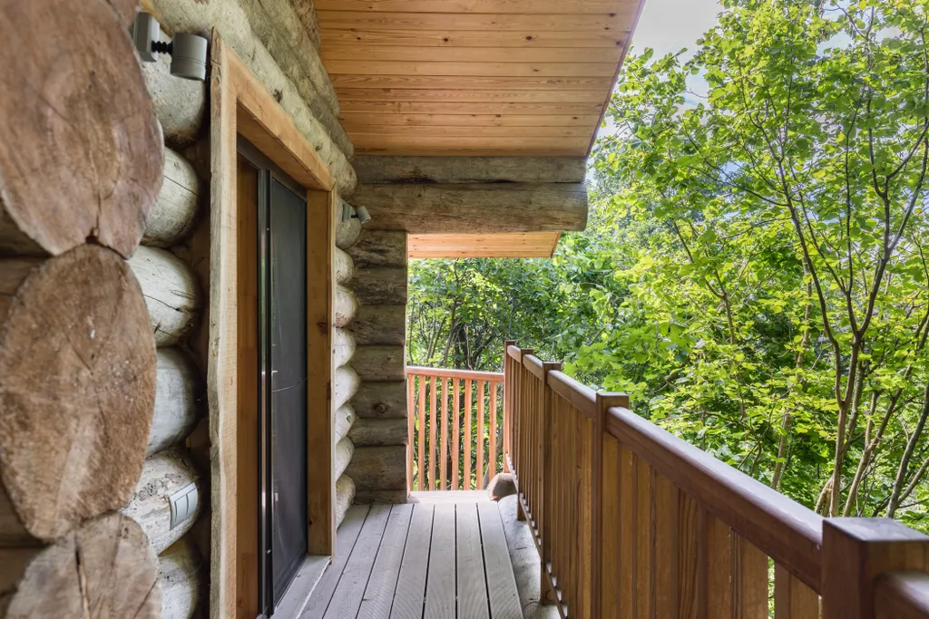 Уютный деревянный эко-дом