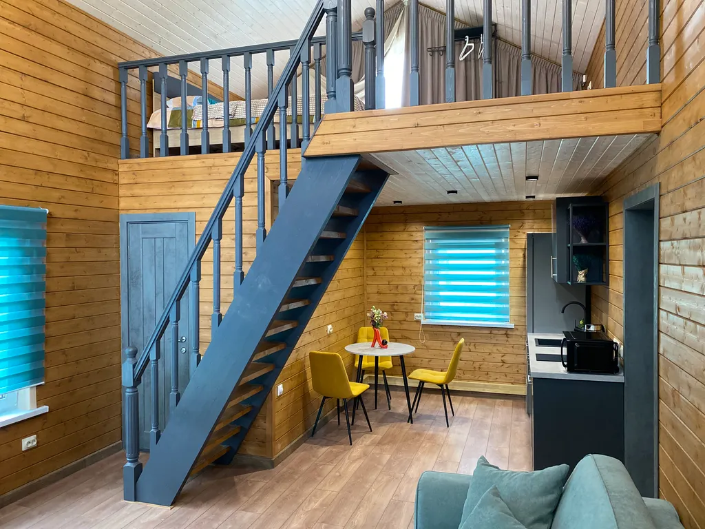 Дом у реки со своим мостком