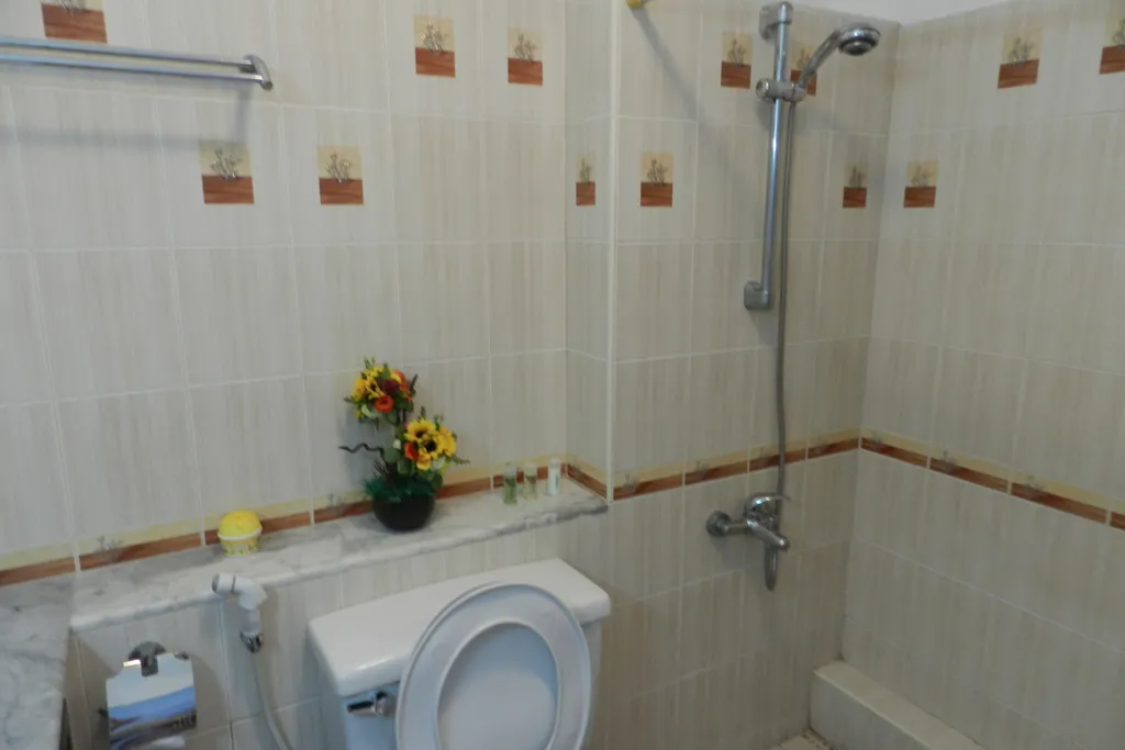 Студия с фронтальным видом на море