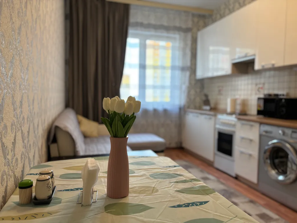 Уютная квартира с большой кухней — аренда посуточно в Голубое