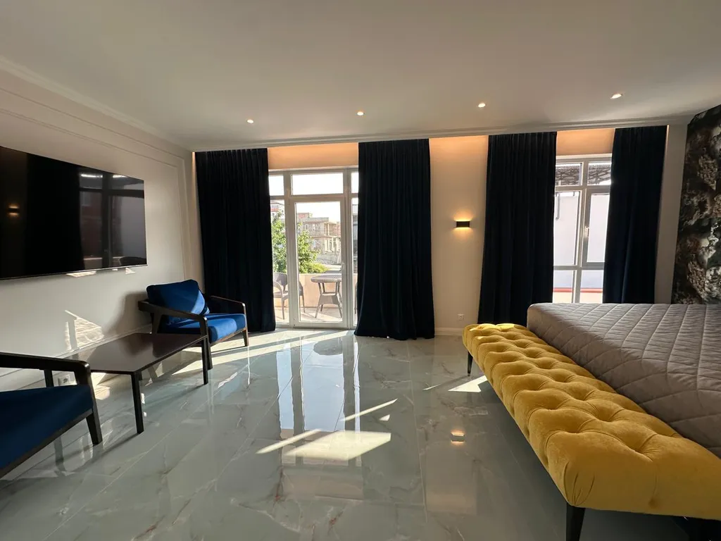 Роскошный дом с бассейном и сауной