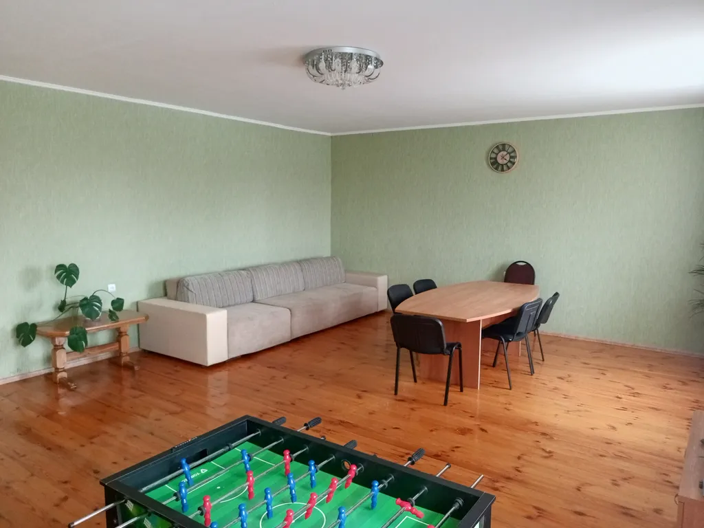 Добротный дом в тихом месте