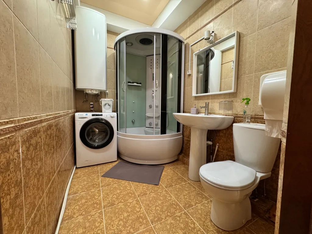 Одноместный номер в Ялте(Санузел и кухня общие)