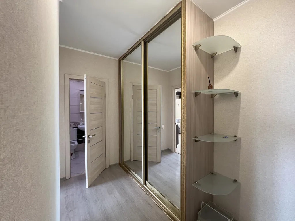 В центре новый дом