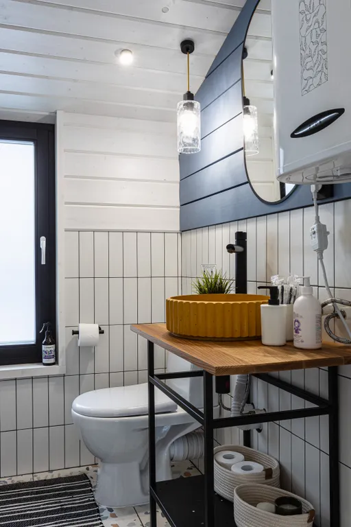 Новый панорамный дом с лесом на участке