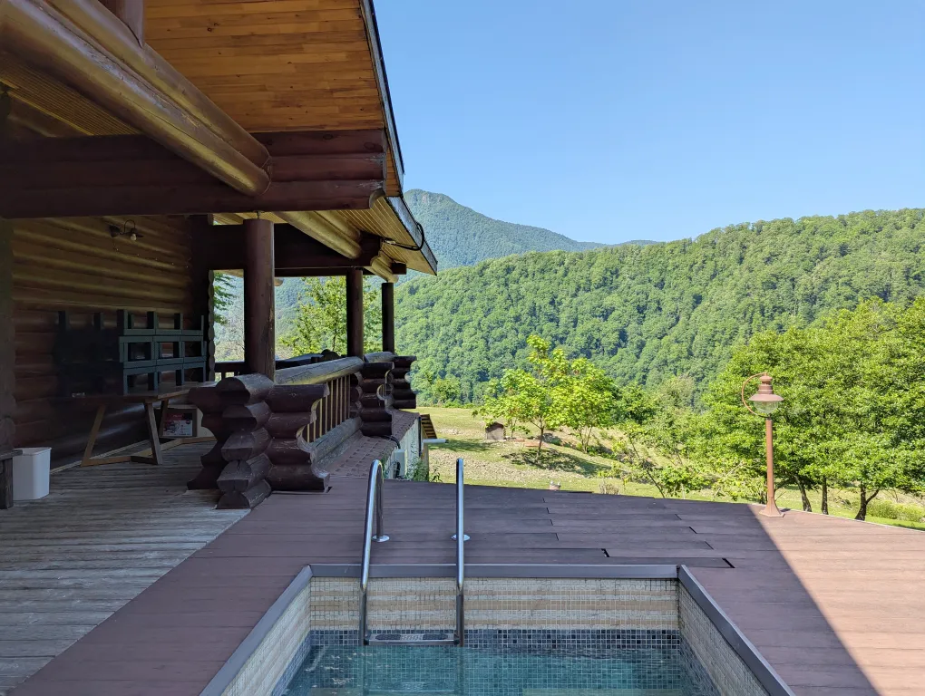 Сруб в заповедном лесу