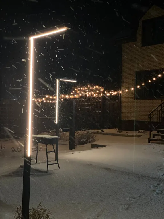 Дом у берега озера