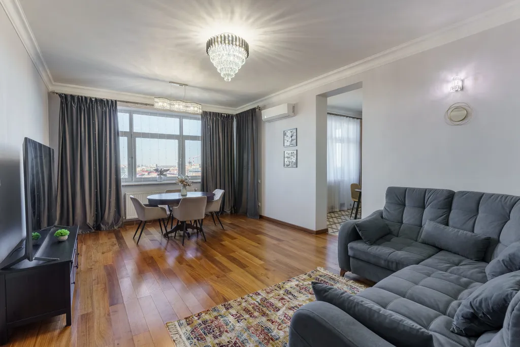 Трёхкомнатные апартаменты с сауной в центре