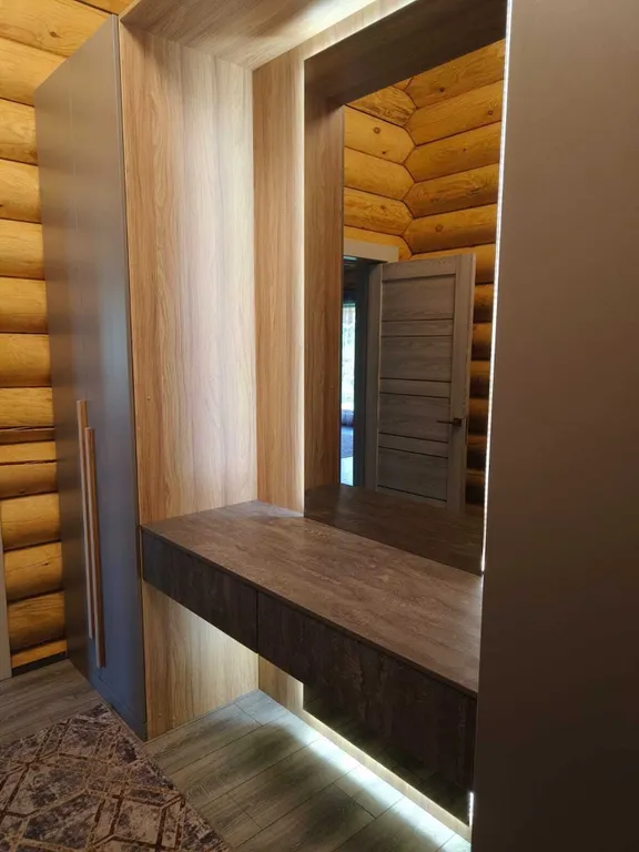 Дом на берегу большого озера