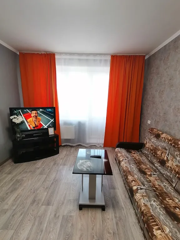 Чистая двухкомнатная квартира на Каштаке