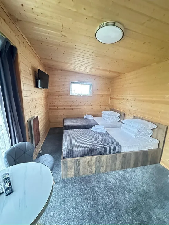 Двухместный домик в кемпинге Три Кита