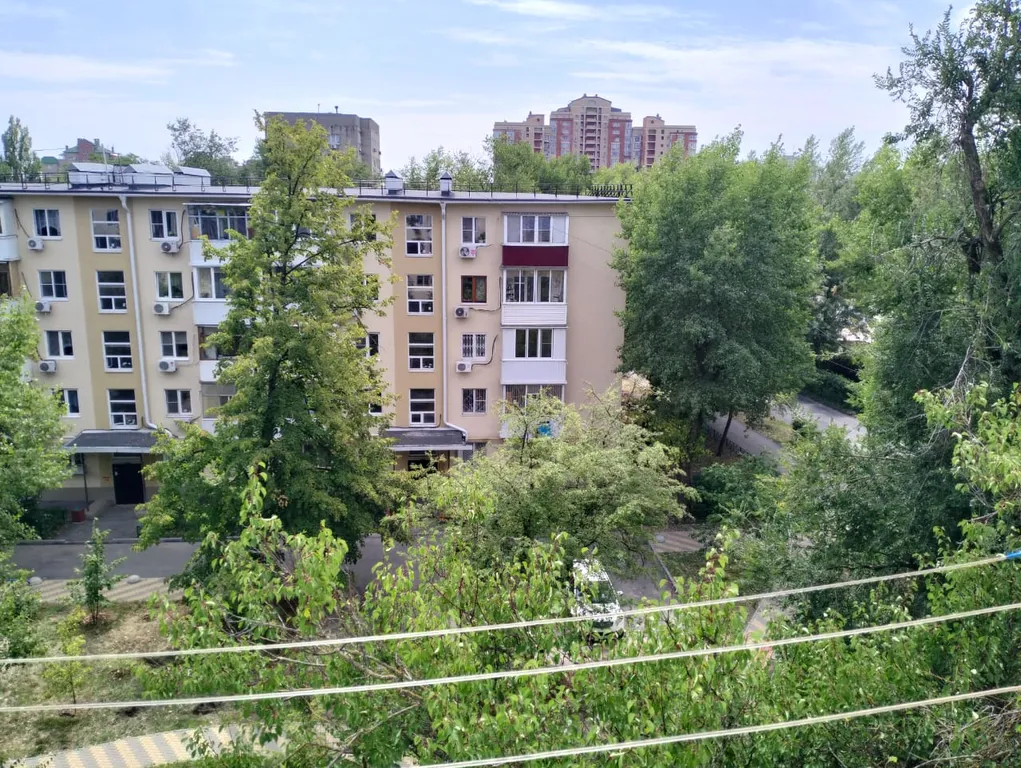 Не большая квартира в районе парка аллеи роз