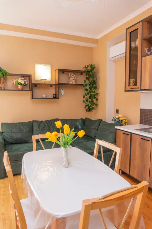 Уютная квартира с большим балконом и видом на город