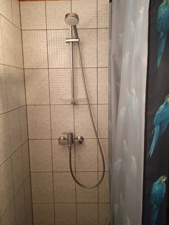 Дом с беседкой на берегу водохранилища