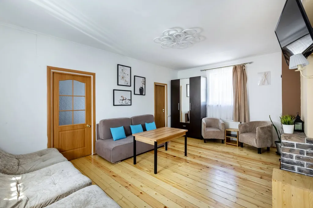 Коттедж с баней на дровах рядом с европарком