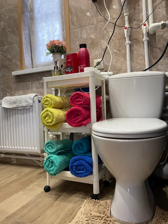 Уютный дом у леса и озера