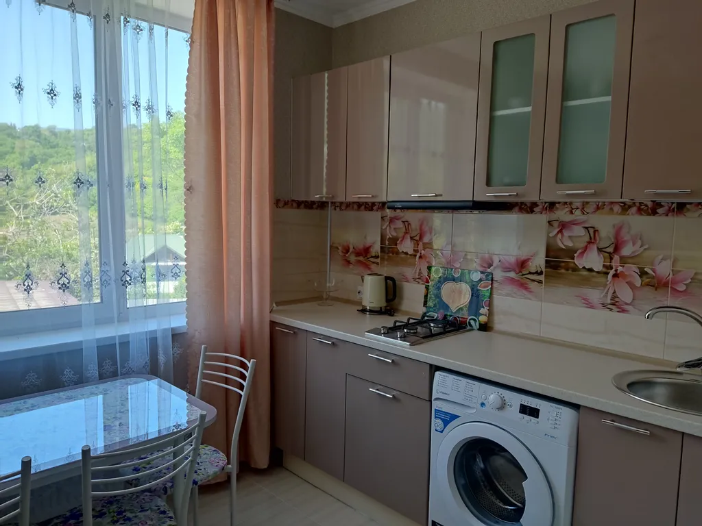 Дом со своим двором и парковкой