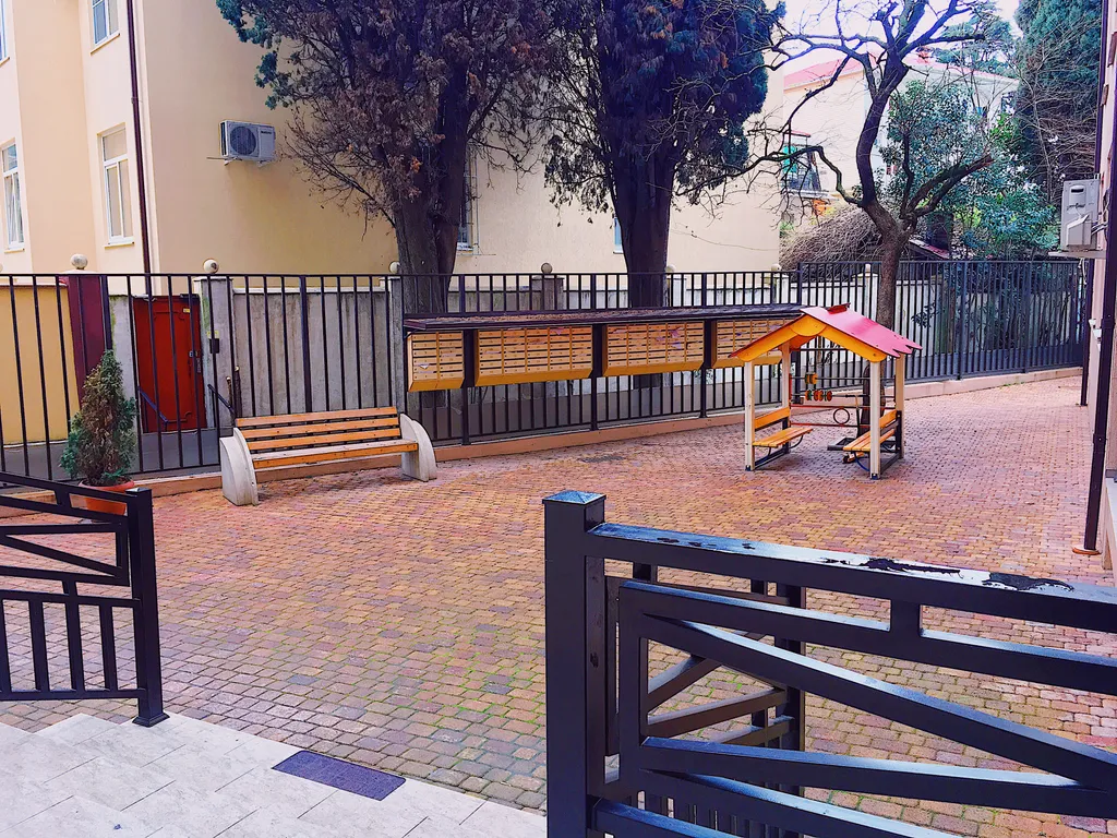 Четырехместная однокомнатная квартира с балконом в центре