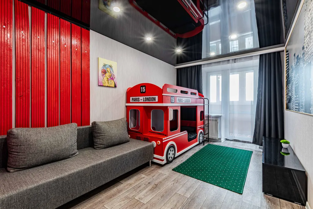 Уютная двухуровневая квартира с джакузи и аэрохоккем