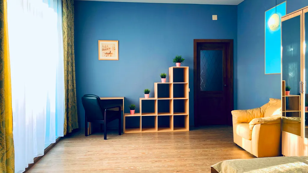 Просторная квартира с лоджией на площади Революции