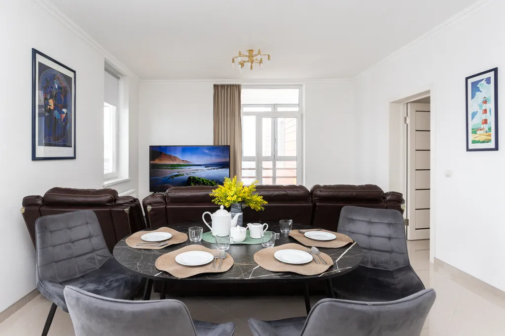 Шикарная Квартира в Центре города, с видом на Верхнее озеро.