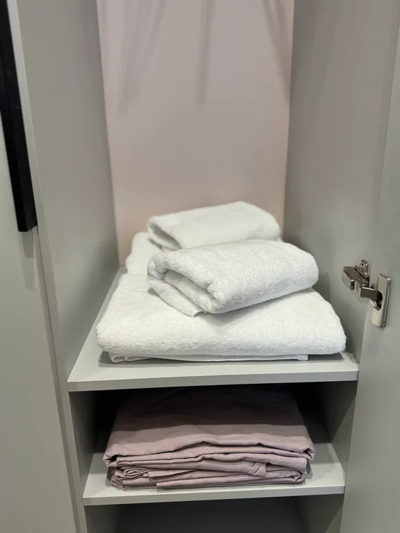 Зелёная современная квартира-студия недалеко от Горного Воздуха