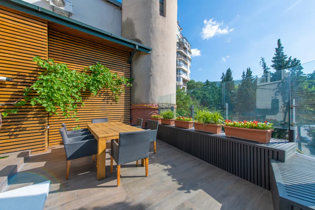 Central apartment with a swimming pool