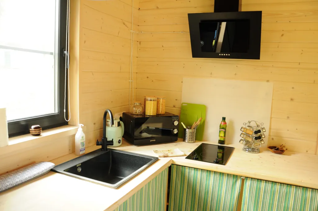 Уютный домик у леса с камином, панорамными окнами и купелью