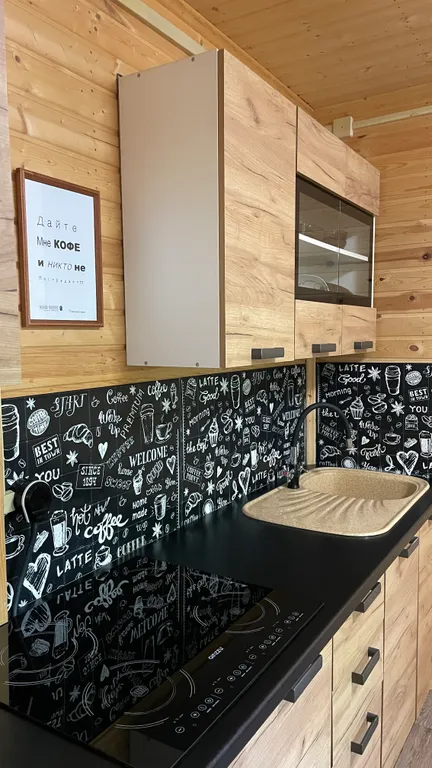 Уютный Дом в лесу с камином.