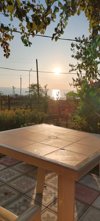 Уютный дом с кухней, на берегу моря