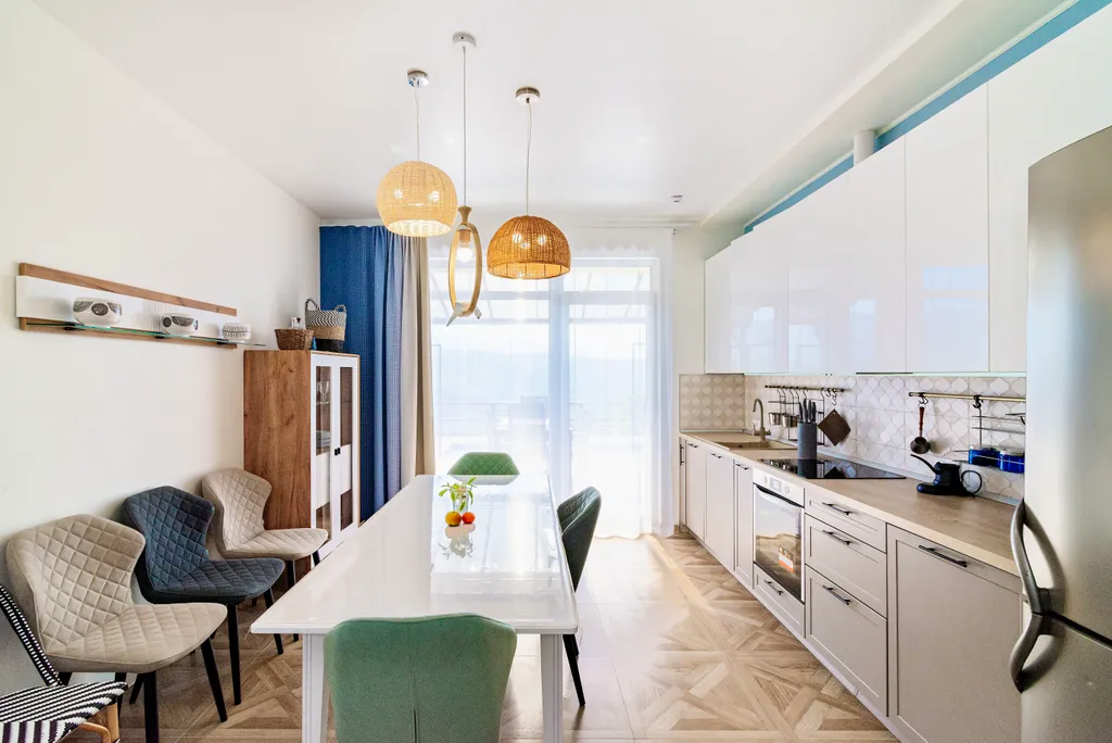 Новый дом с бассейном, сауной и панорамным видом на горы