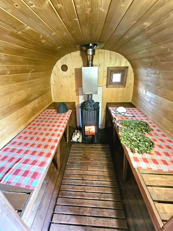 Коттедж Коттедж Шалаш с русской баней и банным чаном — Снегиревка