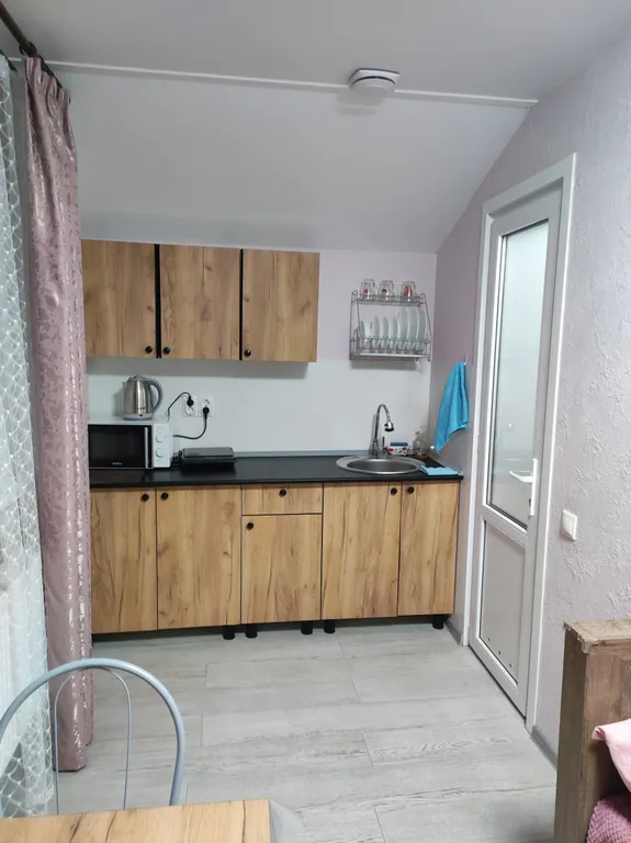 Уютная комната с кухней