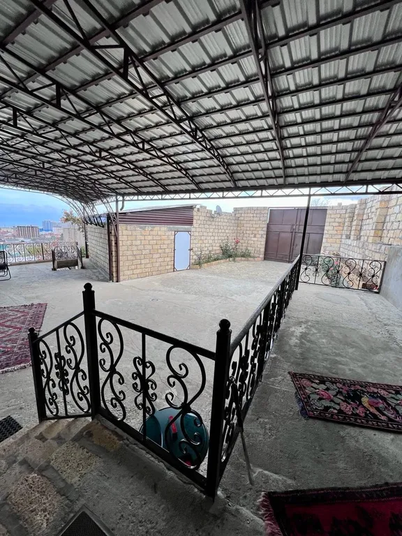 Уютный гостевой дом с видом на город и море