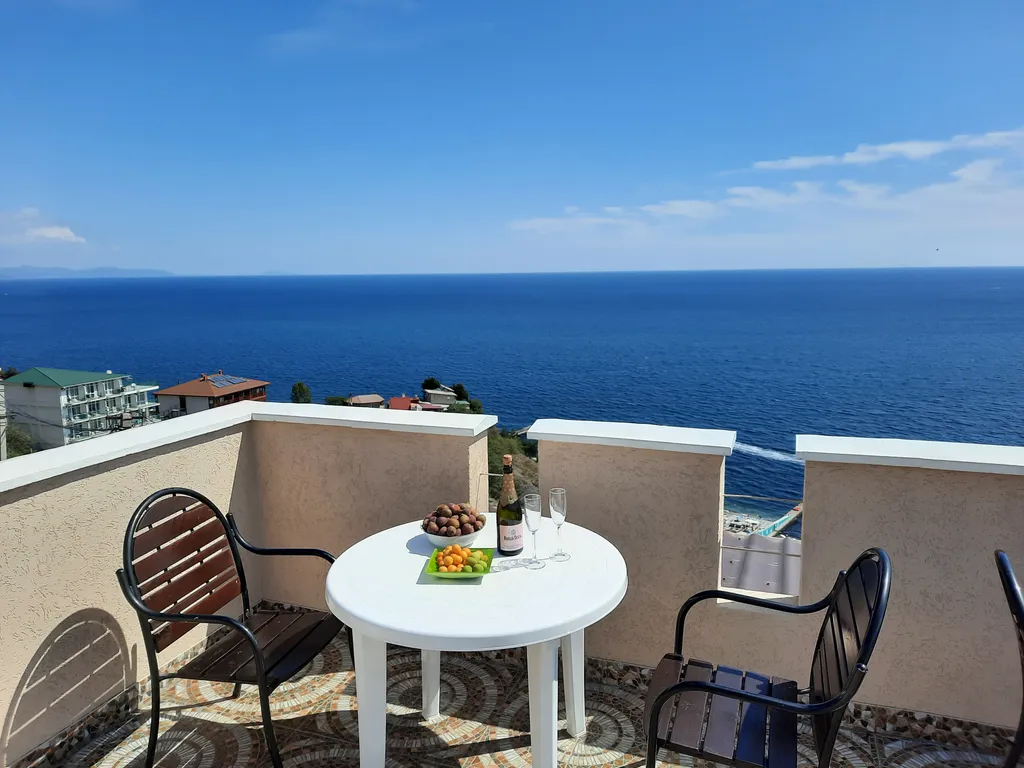 Комната с видом на море 11