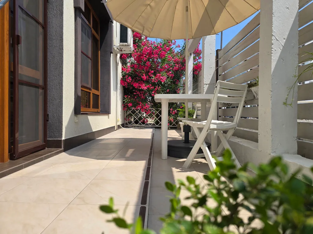 Квартира Квартира Уютная студия с выходом во дворик — Сириус